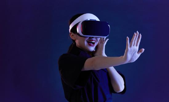 機構預估2024年Apple Vision Pro出貨量約50-60萬臺 2024年VR/AR行業市場發展如何?